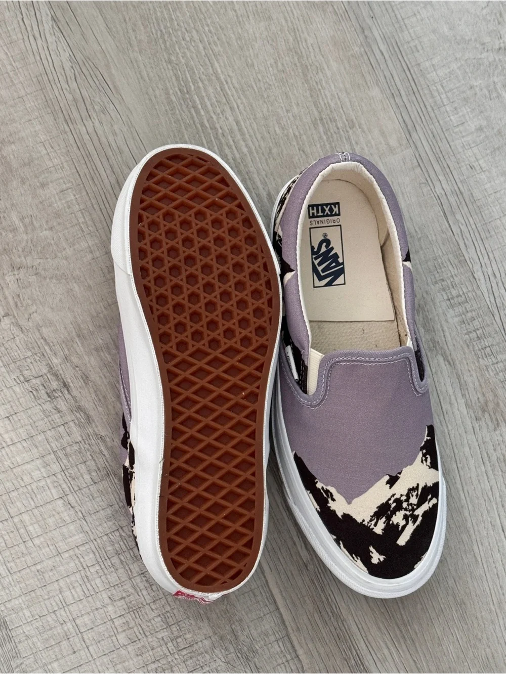 Vans Kith x Vault  slip-on sneaker Sneakers in Lavender and Black mountain range